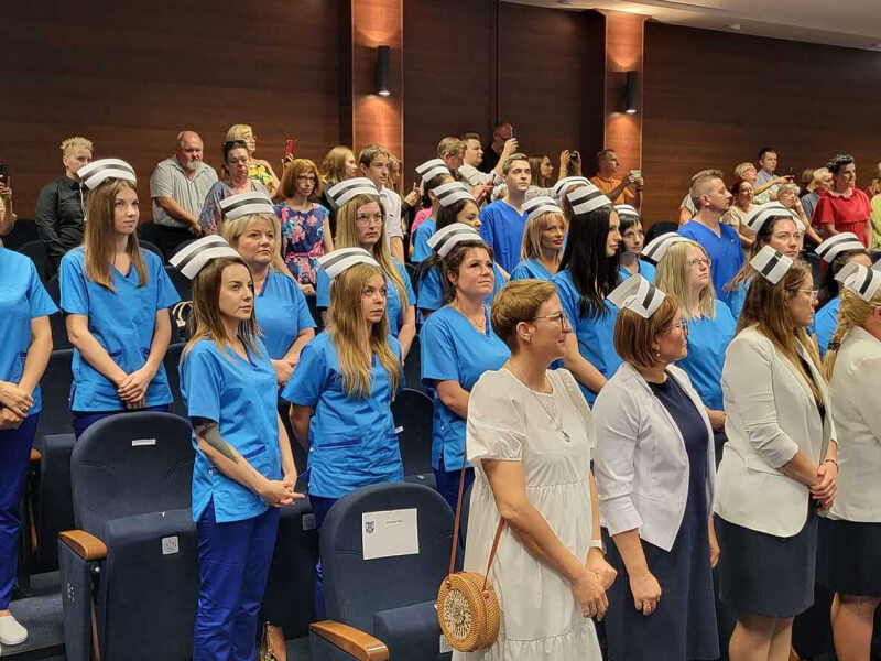 Pierwsi absolwenci pielęgniarstwa opuścili mury gorzowskiej akademii